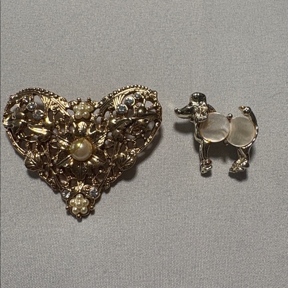 Jewelry - Elegant Gold Heart Brooch with Pearl Accents